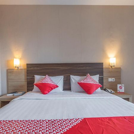 Oyo 1081 Allson City Hotel Makassar Exterior photo