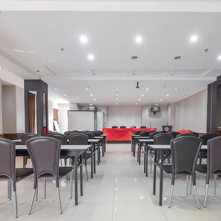 Oyo 1081 Allson City Hotel Makassar Exterior photo