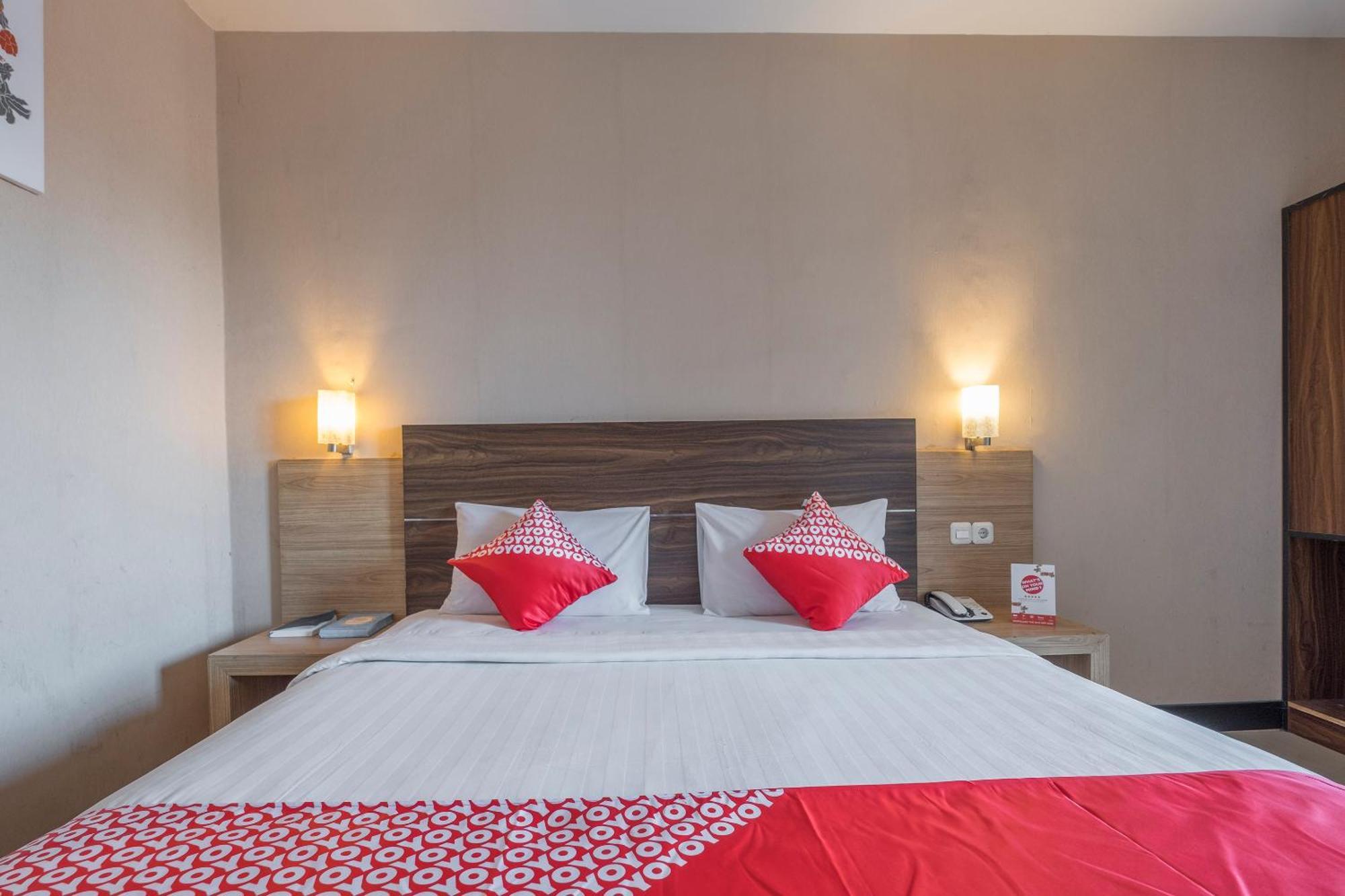 Oyo 1081 Allson City Hotel Makassar Exterior photo