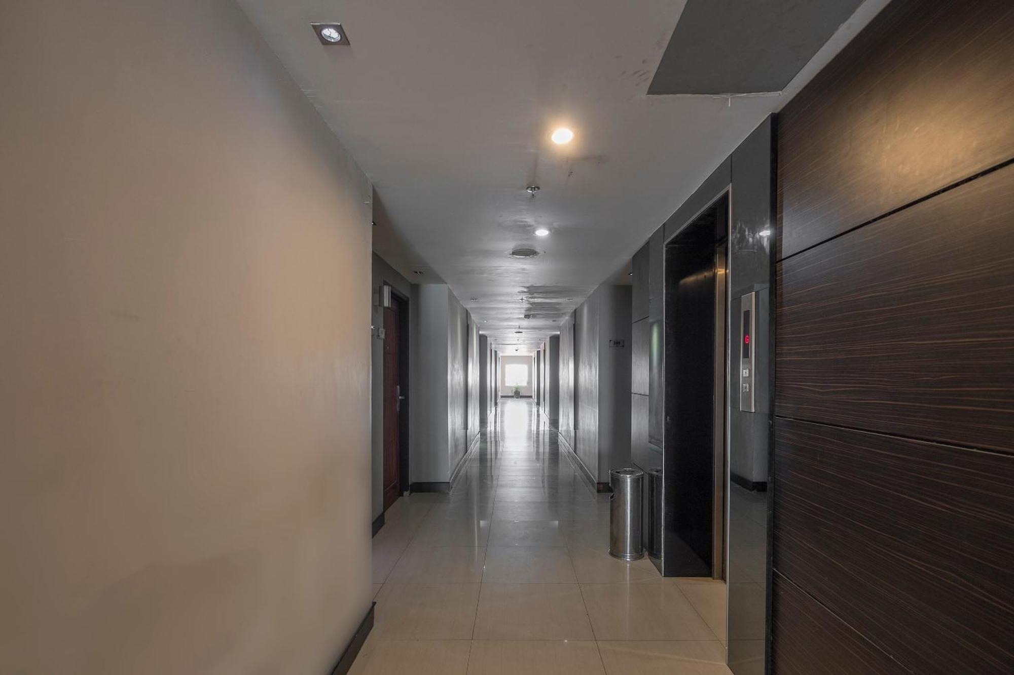 Oyo 1081 Allson City Hotel Makassar Exterior photo