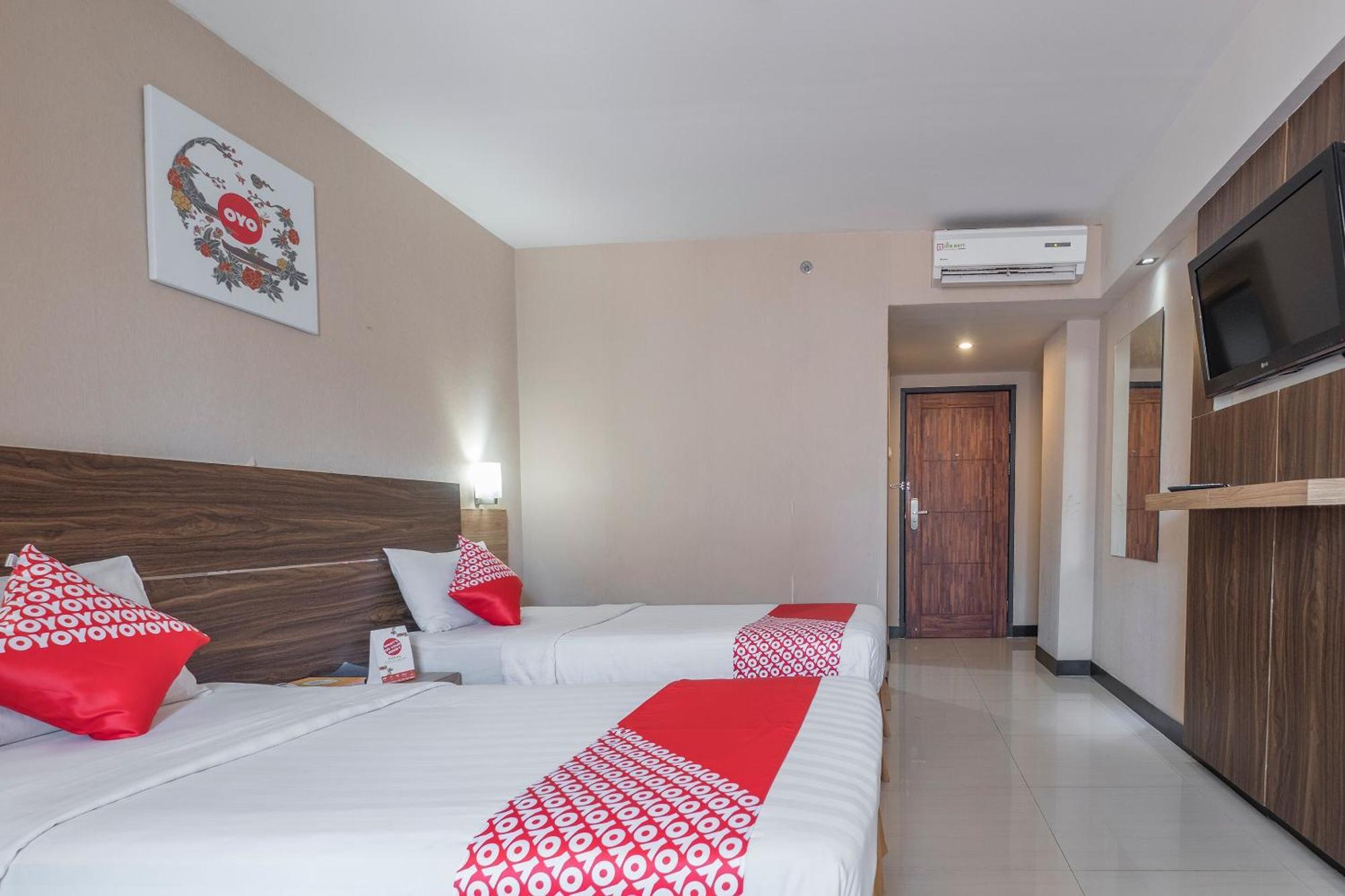 Oyo 1081 Allson City Hotel Makassar Exterior photo