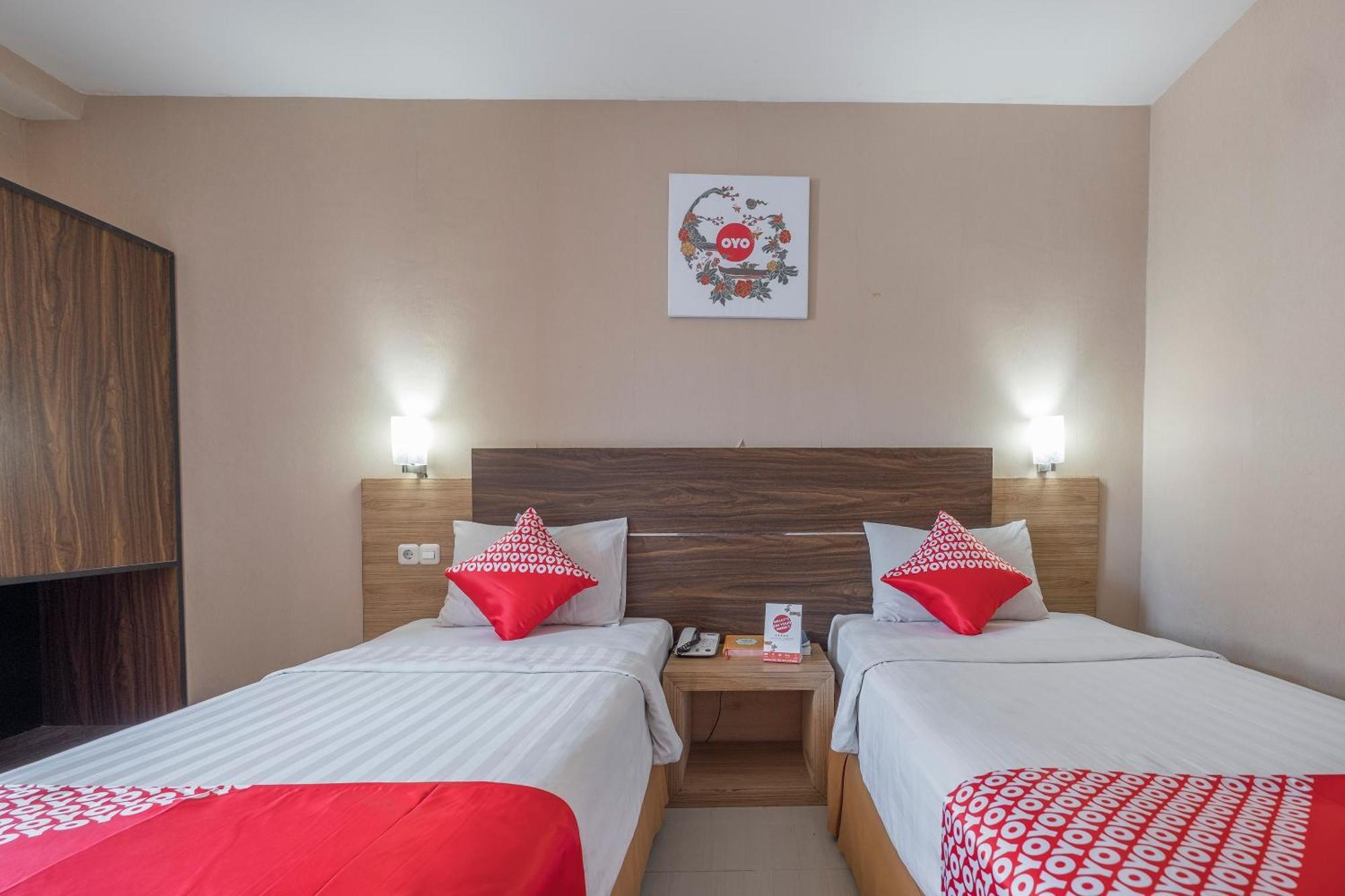 Oyo 1081 Allson City Hotel Makassar Exterior photo