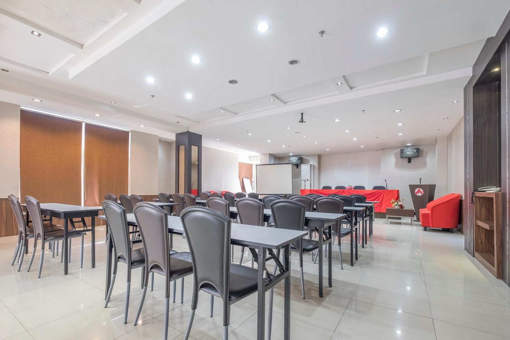 Oyo 1081 Allson City Hotel Makassar Exterior photo