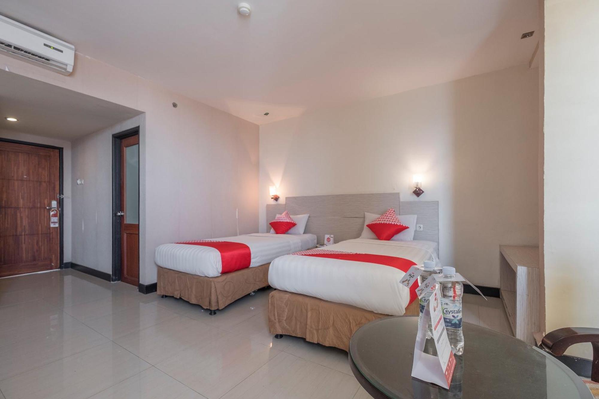 Oyo 1081 Allson City Hotel Makassar Exterior photo