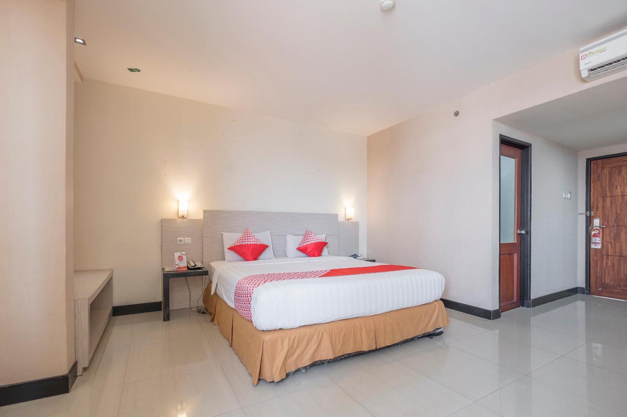 Oyo 1081 Allson City Hotel Makassar Exterior photo