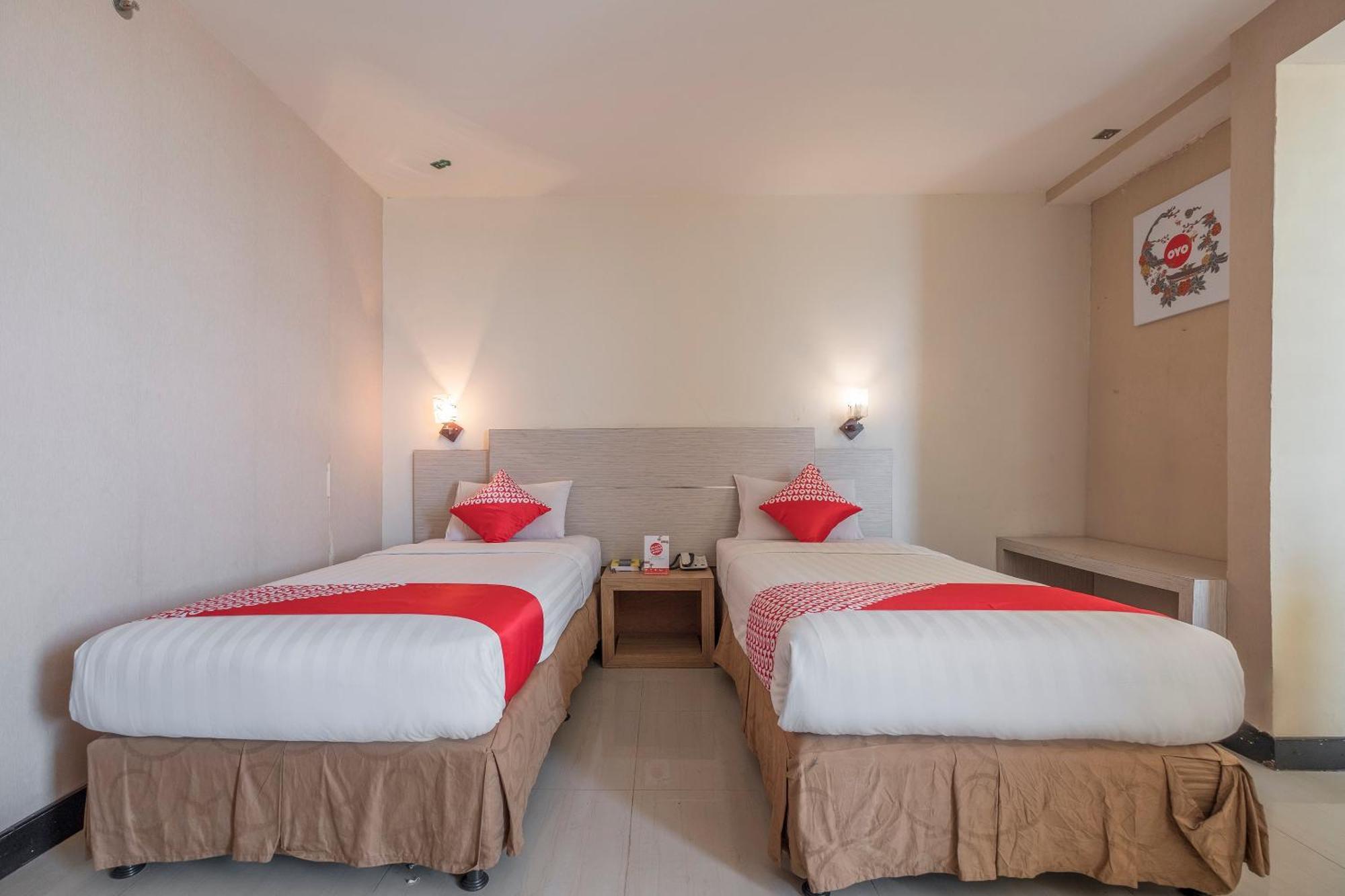 Oyo 1081 Allson City Hotel Makassar Exterior photo